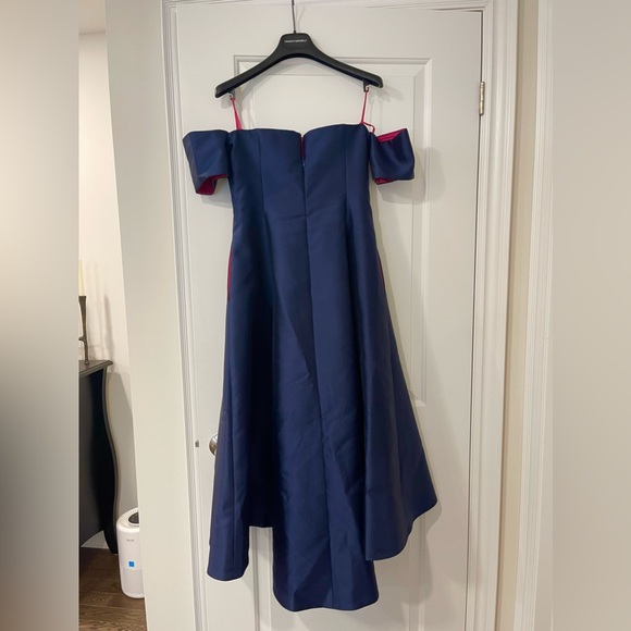 Gorgeous dark blue gown with fuchsia silk lining. Worn only once - Picture 2 of 6